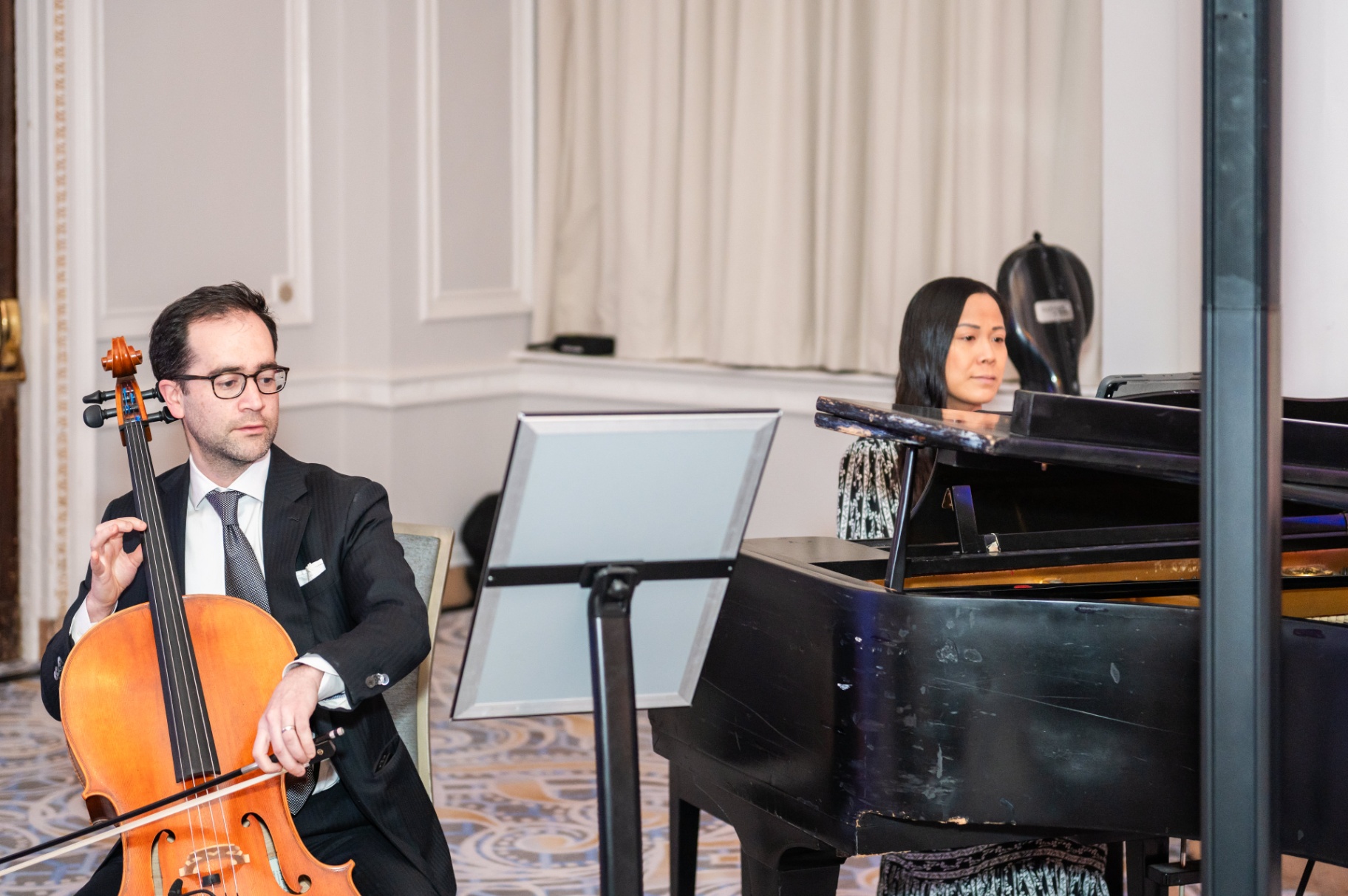 Cellist and pianist performing live during the gala reception